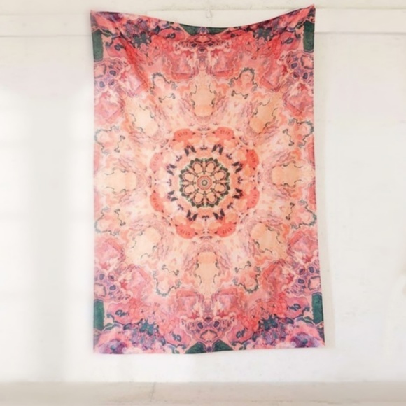 UO Synergy Medallion Tapestry - Picture 2 of 4